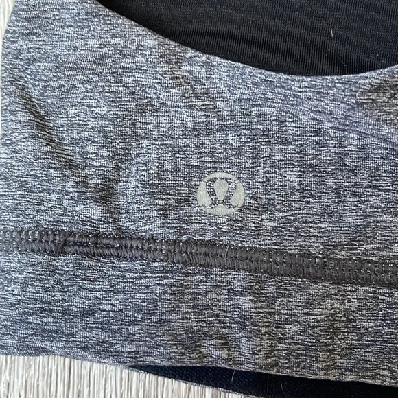 Lululemon size 8 workout sports Women's Charcoal Gray Sports Bra - Picture 3 of 4